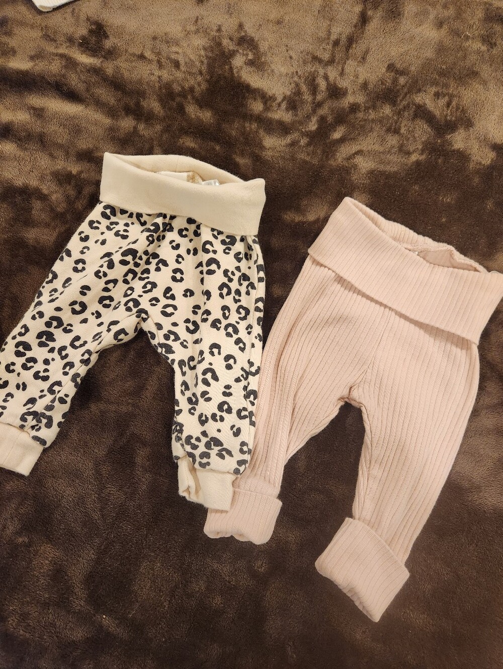 H&M Neutral Leopard Print and Blush Ribbed Pants - Set of 2, Size 3M
